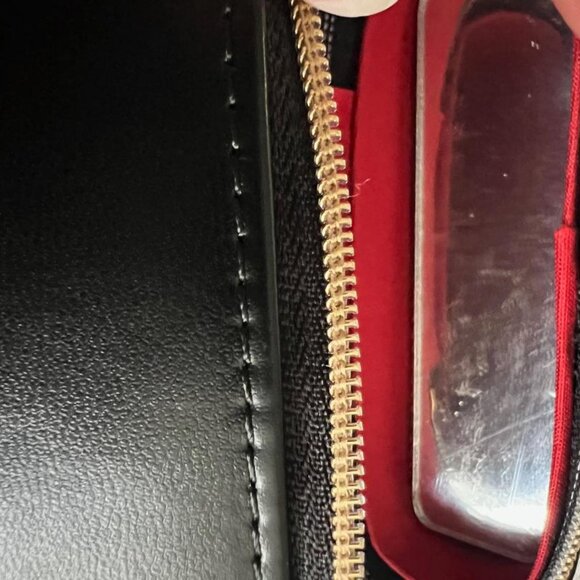 Chanel Beauty Makeup Crossbody Bag with Mirror & Detachable Chain Black Gold NIB - Picture 10 of 10